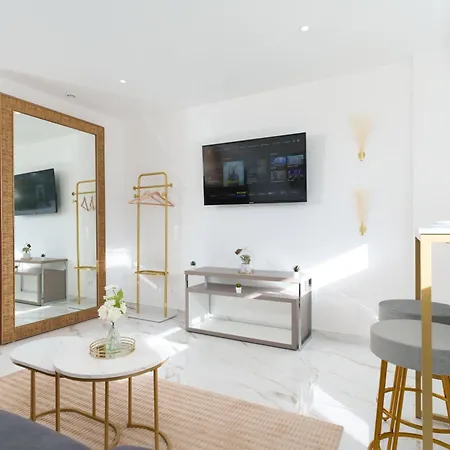 Le Royal Studio - Vue Mer - Piscine - Netflix - Clim * فالوريس